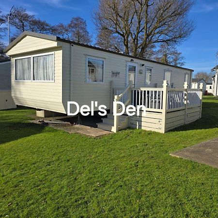 Del'S Den Lakeside Weeley Bridge Ngoại thất bức ảnh