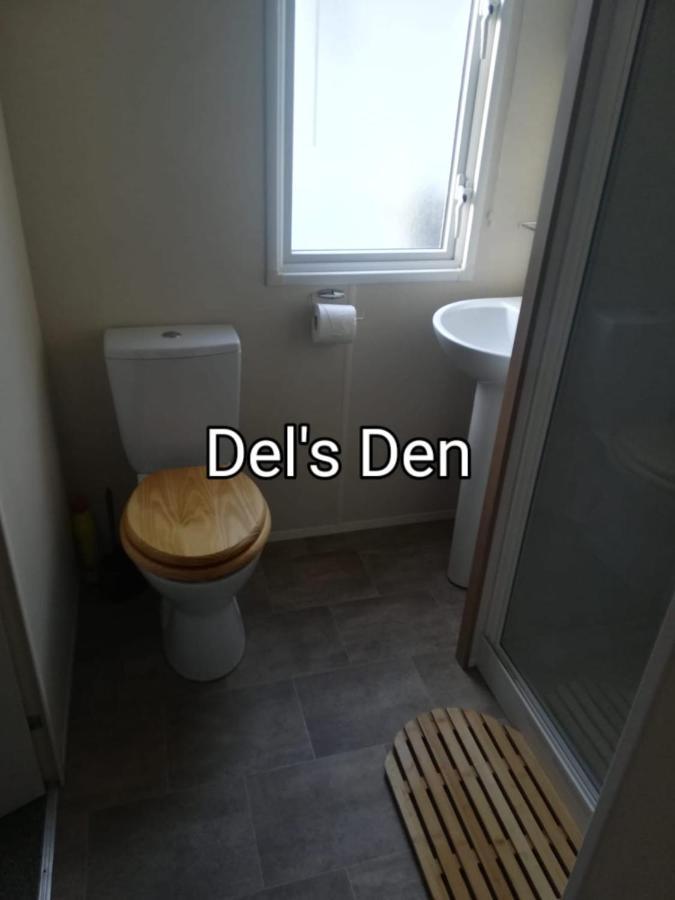 Del'S Den Lakeside Weeley Bridge Ngoại thất bức ảnh