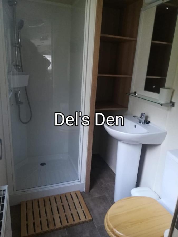 Del'S Den Lakeside Weeley Bridge Ngoại thất bức ảnh