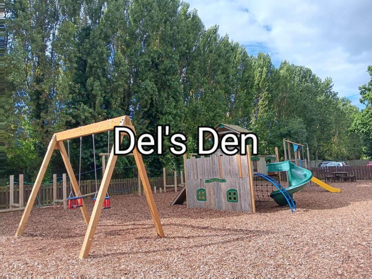 Del'S Den Lakeside Weeley Bridge Ngoại thất bức ảnh