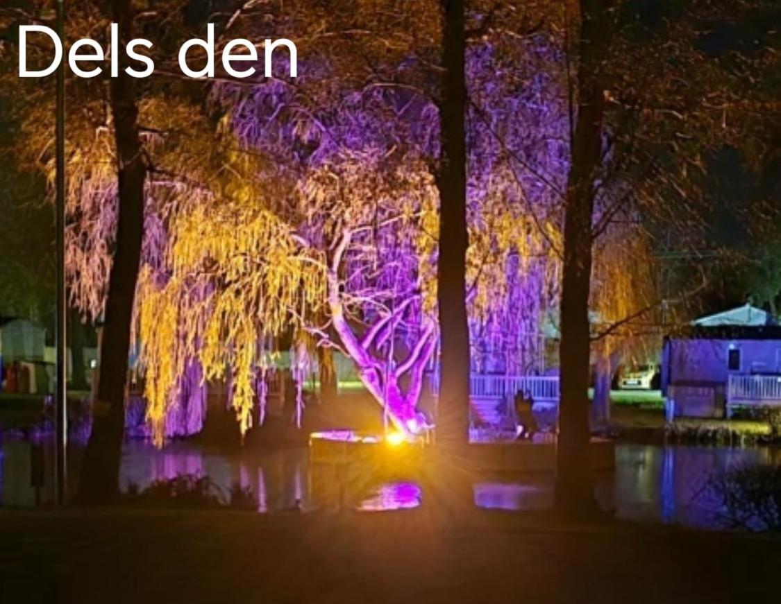 Del'S Den Lakeside Weeley Bridge Ngoại thất bức ảnh